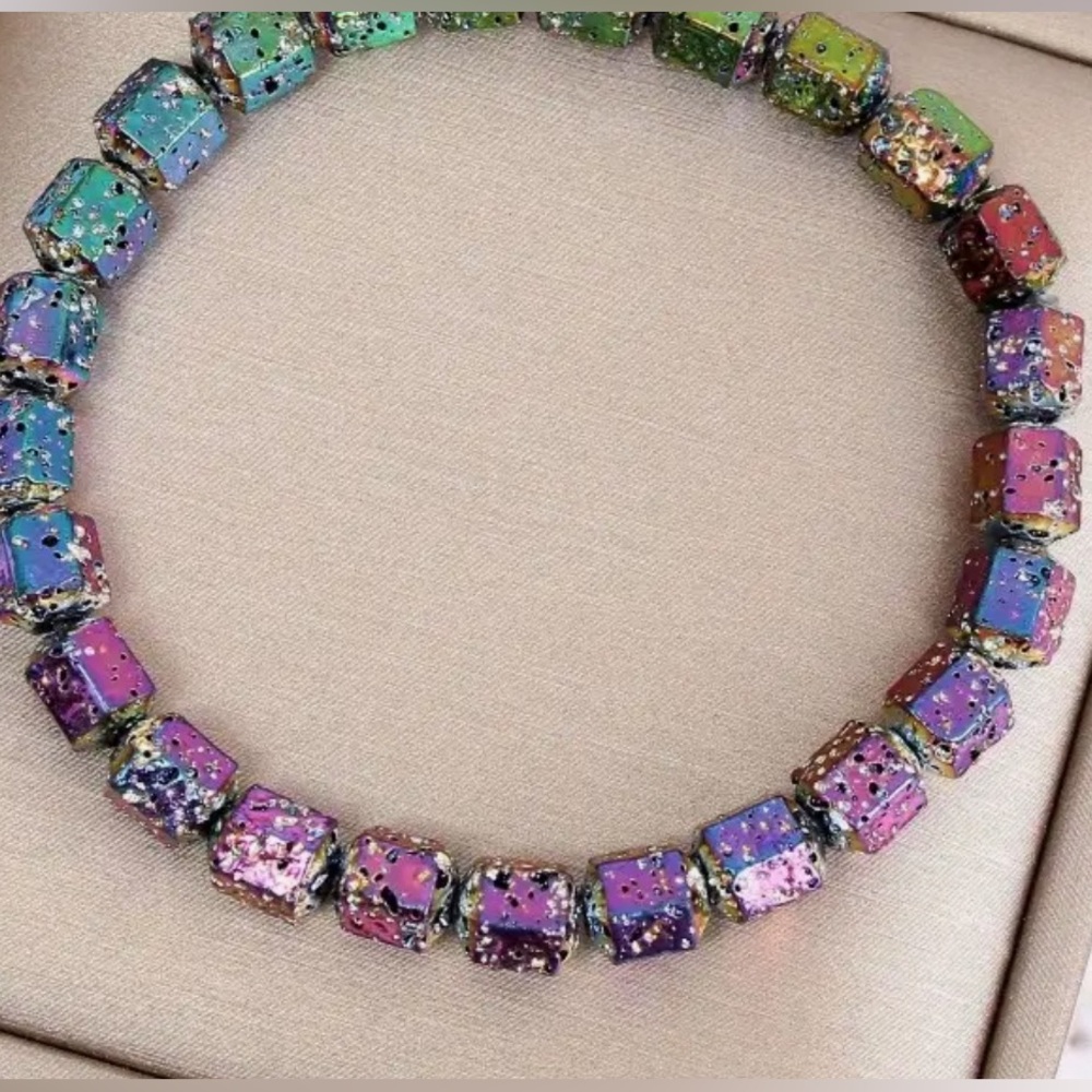 Frosted glass beaded stretch bracelet So Gorgeous! NWT in pink velvet pouch